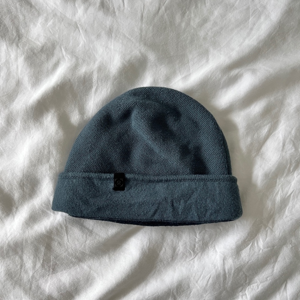 Lululemon Men's reversible beanie hat